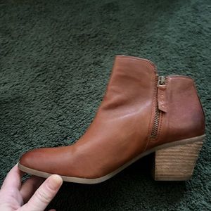 Frye Judith zip bootie